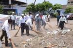 Roads of IE were cleaned by officers of DI. Roads of the I. Estate were cleaned by officers of DI.