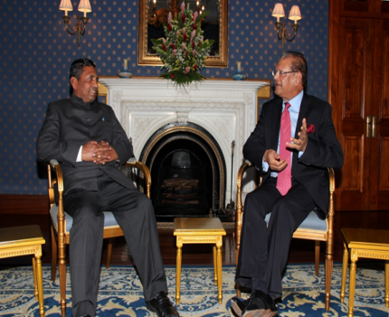 Shri K.H. Muniyappa, Hon’ble Minister (MSME) meeting Honourable Rajkeswur Purryag