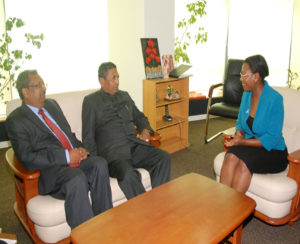 Shri K.H. Muniyappa, Hon’ble Minister (MSME) meeting Hon Mrs Maria Francesca Mireille Martin