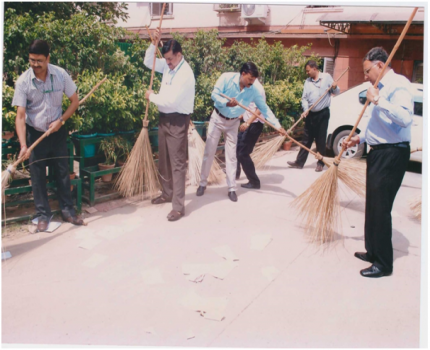 Shri Madhav Lal, Secretary, Ministry of MSME alongwith other officials