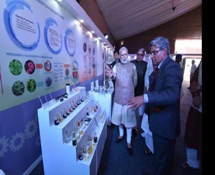 The Prime Minister, Shri Narendra Modi visiting the exhibition, before the National MSME Awards, at Punjab Agricultural University (PAU), in Ludhiana on October 18, 2016.
